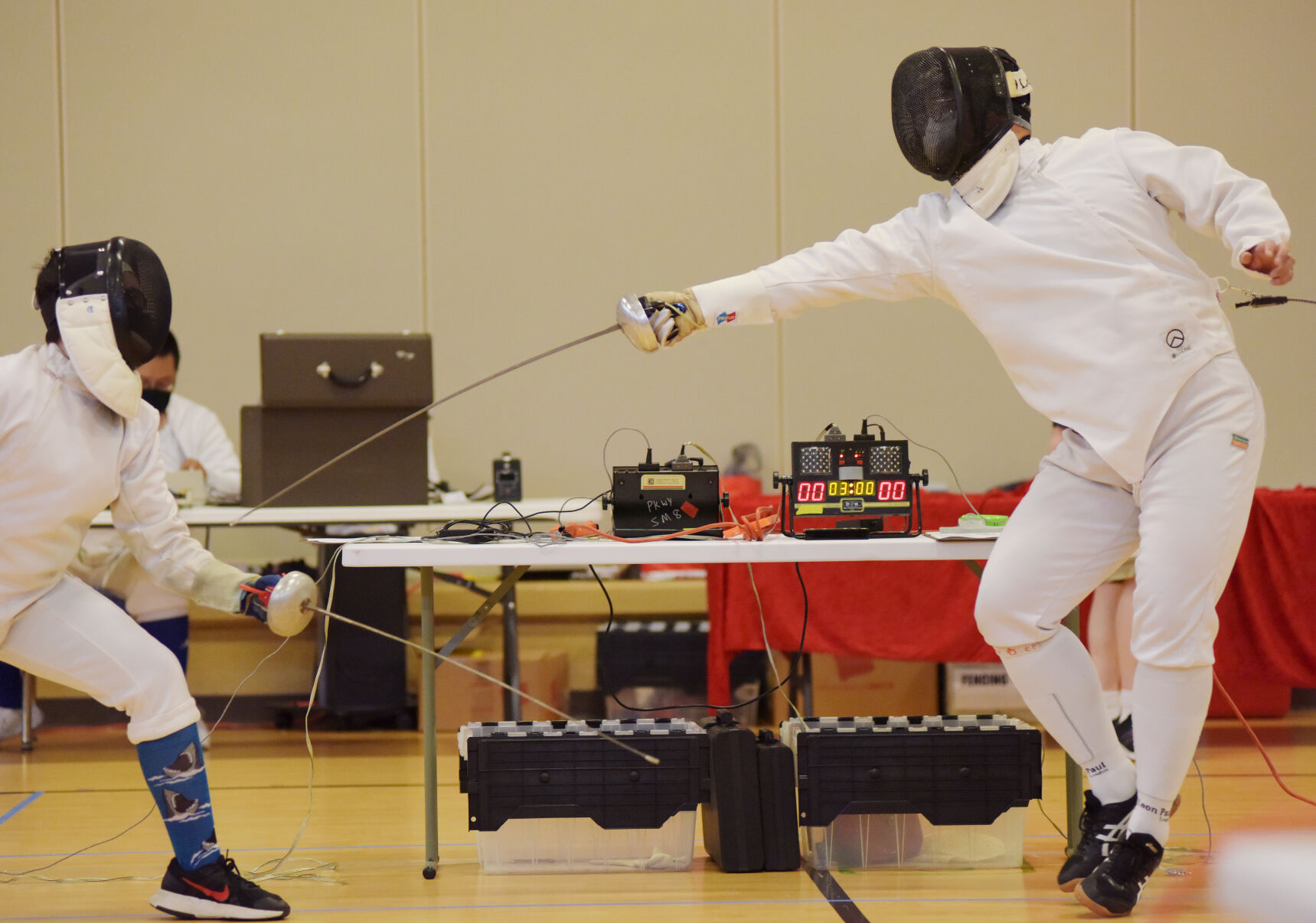 Geongsik Lee attacks his opponent